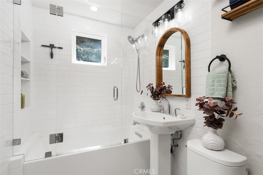 Bathroom - 1535 Arroyo Dr, Laguna Beach CA 92651 - photo 13