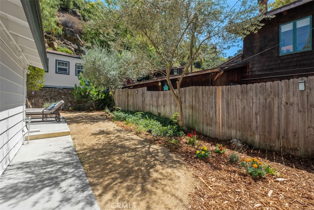 spacious side yard - 1535 Arroyo Dr, Laguna Beach CA 92651 - photo 17