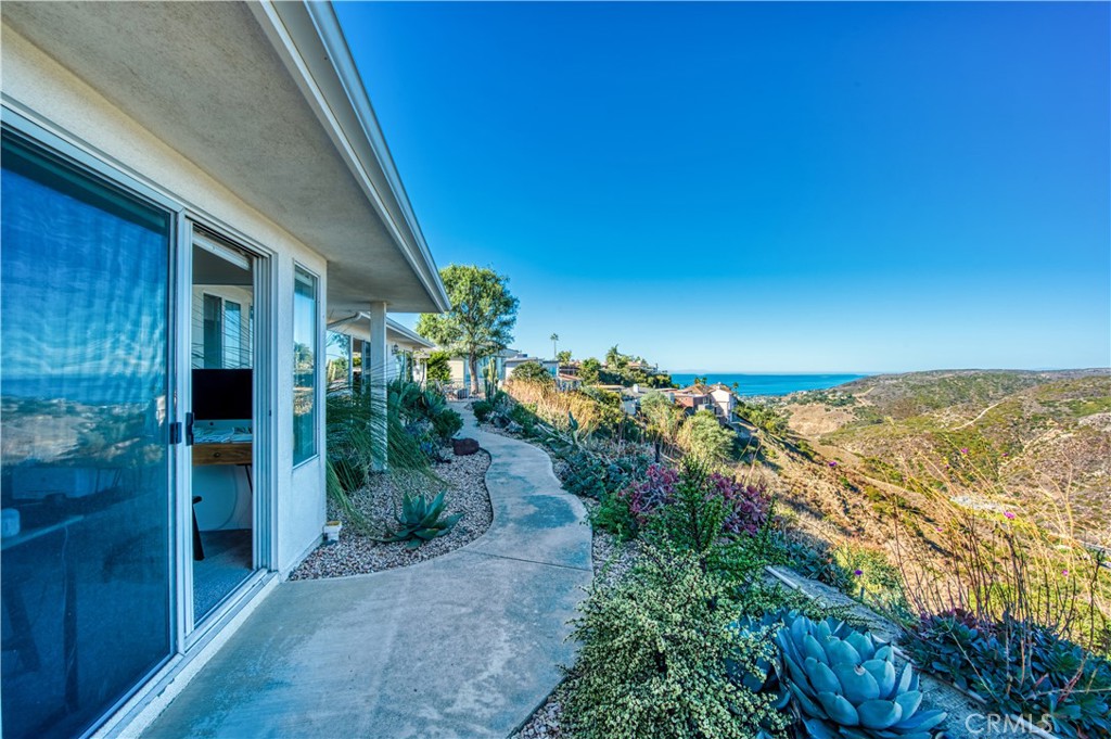 1545 Skyline Drive, Laguna Beach CA 92651 - photo 1