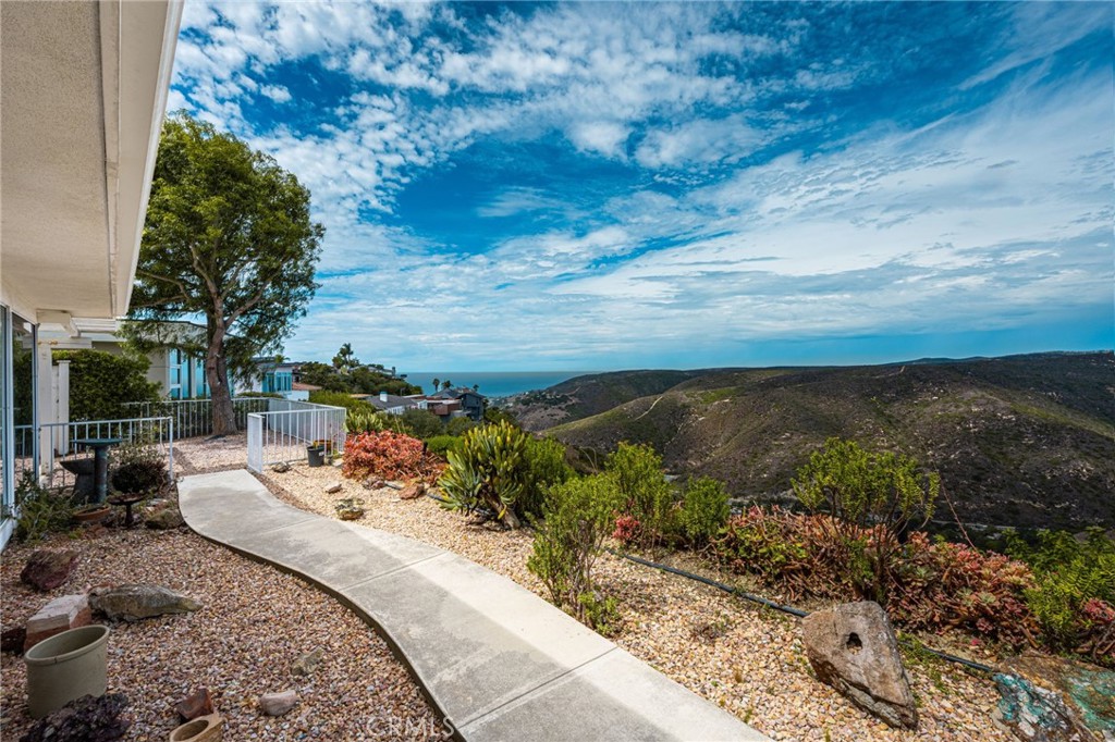 1545 Skyline Drive, Laguna Beach CA 92651 - photo 37