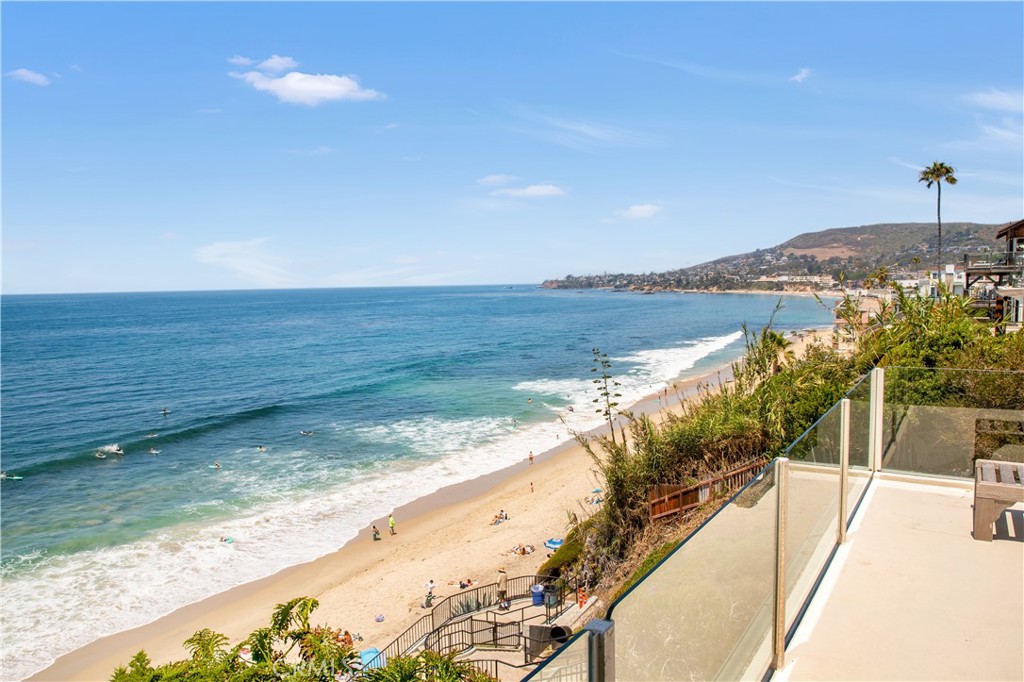 Perfect coastline views off of the deck. - 155 Thalia 3, Laguna Beach CA 92651 - photo 1