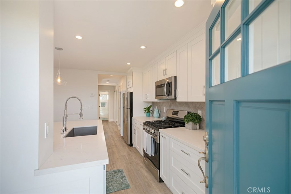Beautiful, top-of-the-line, renovated, turn-key rental in the heart of Laguna Beach. - 1566 Glenneyre Street C, Laguna Beach CA 92651 - photo 1