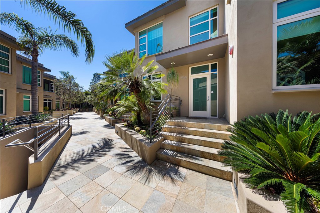 Welcome to 1569 N Coast Hwy #3! - 1569 N Coast Highway 3, Laguna Beach CA 92651 - photo 1