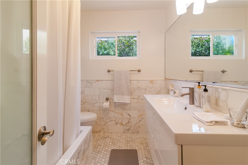 1570 Via Capri, Laguna Beach CA 92651 - photo 10