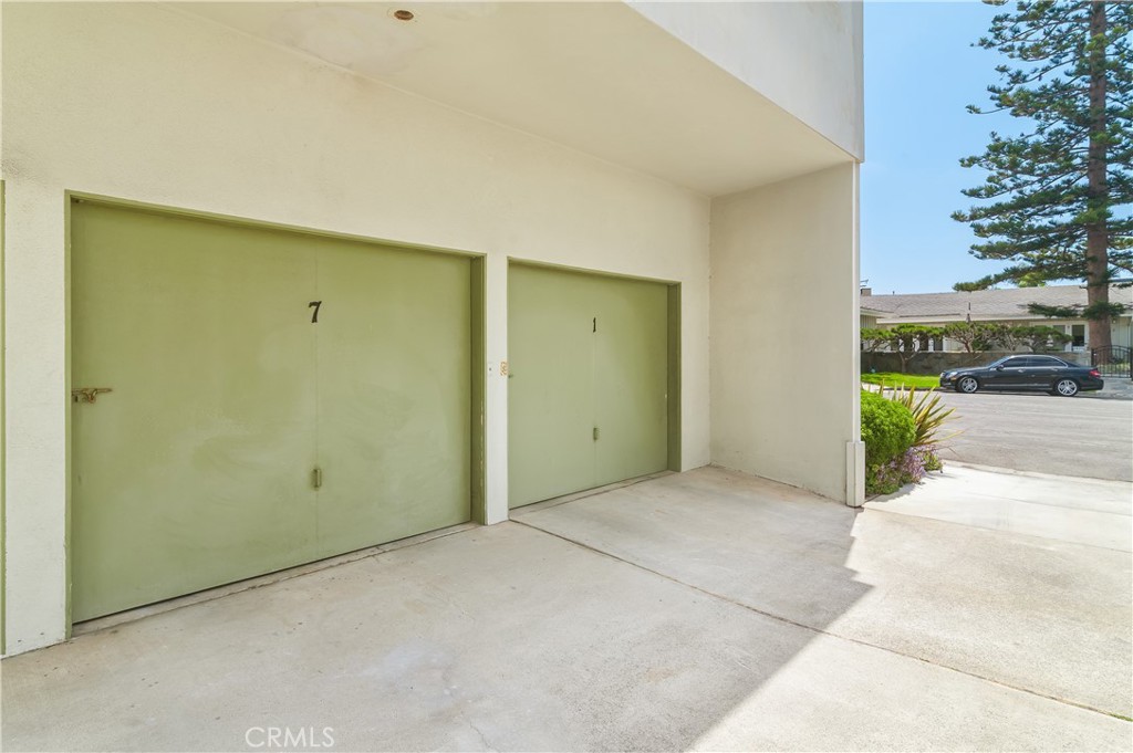1570 Via Capri, Laguna Beach CA 92651 - photo 17