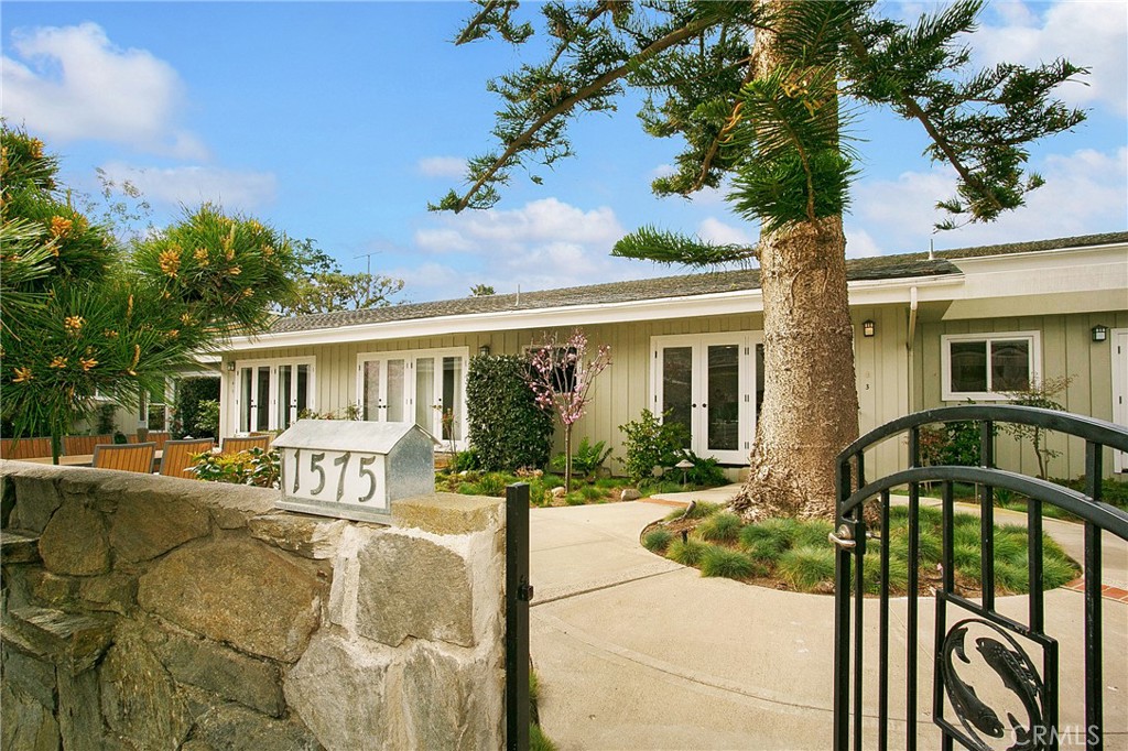 1575 VIA CAPRI 3, Laguna Beach CA 92651 - photo 1