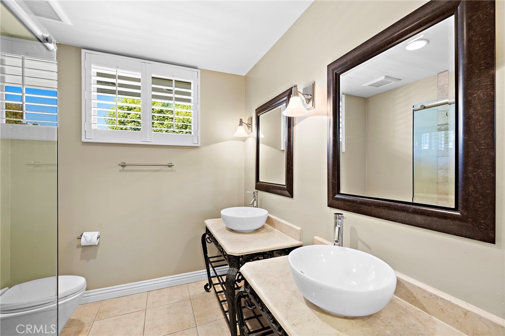 Secondary bathroom - 1585 S Coast 65, Laguna Beach CA 92651 - photo 18