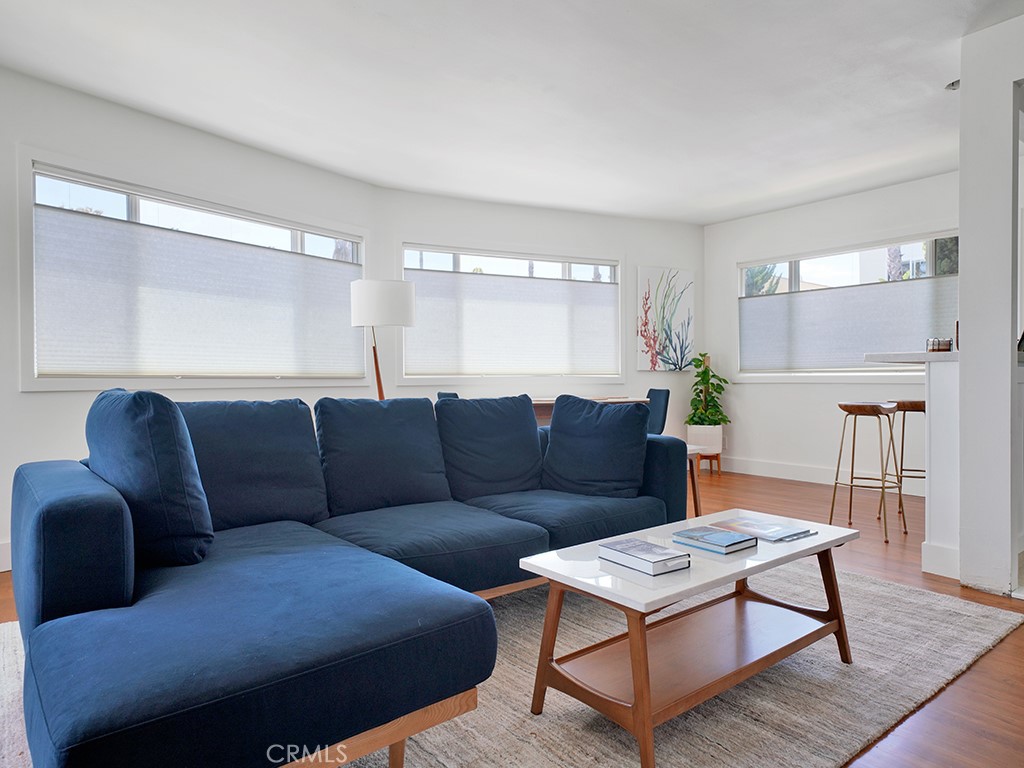 Open floor plan to dining and kitchen. - 1594 Via Capri 1, Laguna Beach CA 92651 - photo 4
