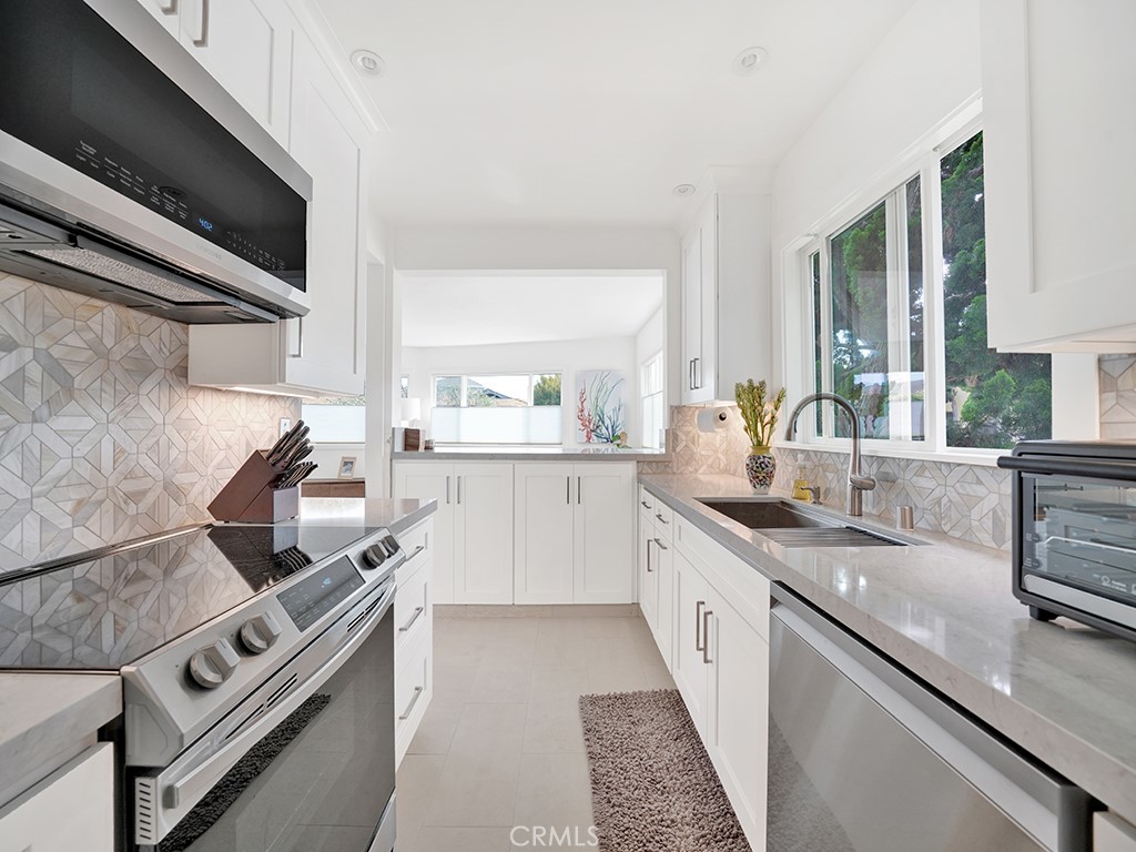 1594 Via Capri 1, Laguna Beach CA 92651 - photo 5