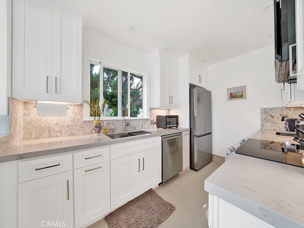1594 Via Capri 1, Laguna Beach CA 92651 - photo 6