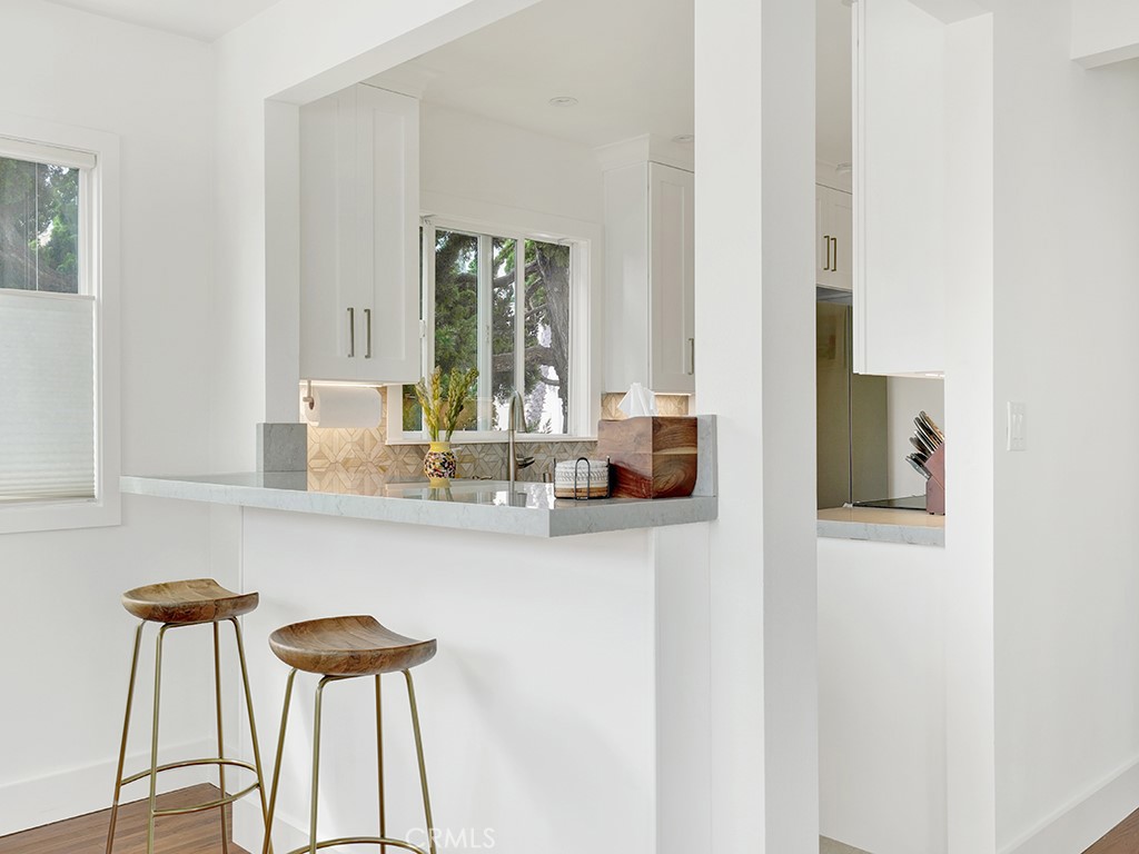 Breakfast Bar - 1594 Via Capri 1, Laguna Beach CA 92651 - photo 8