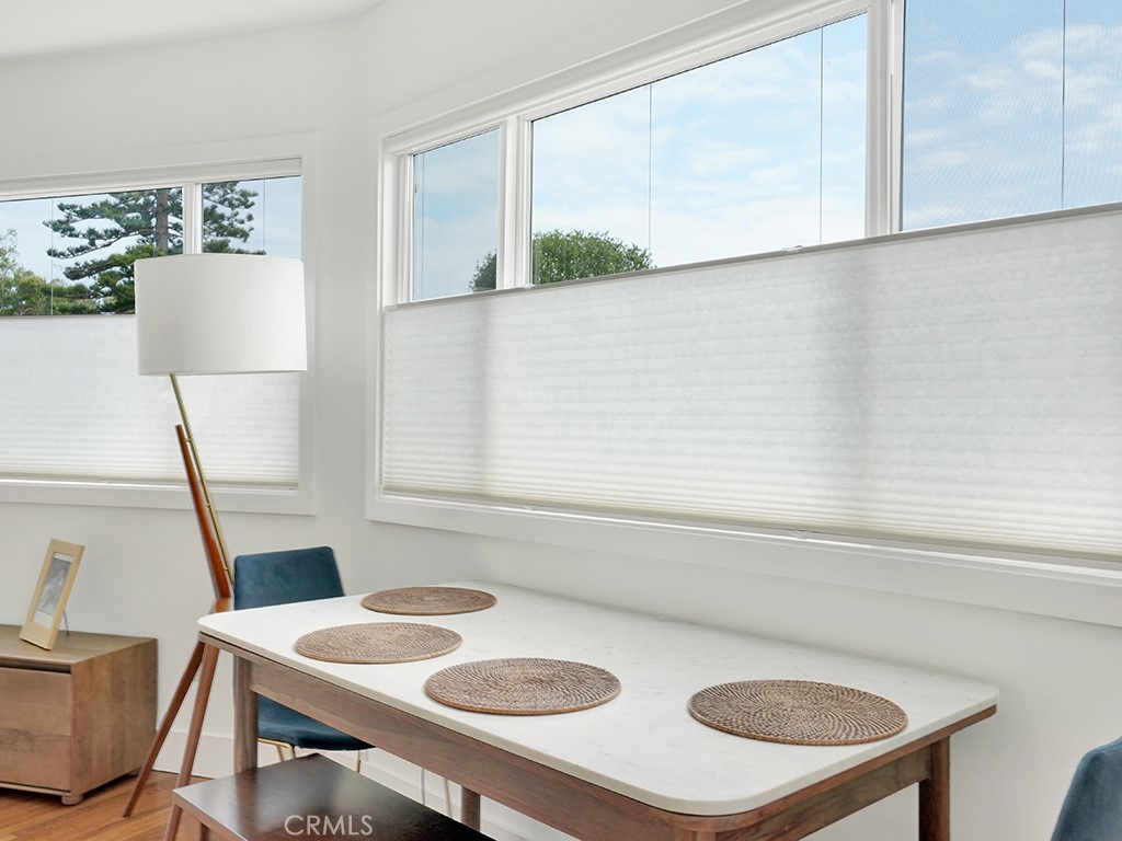 Dining table - 1594 Via Capri 1, Laguna Beach CA 92651 - photo 9