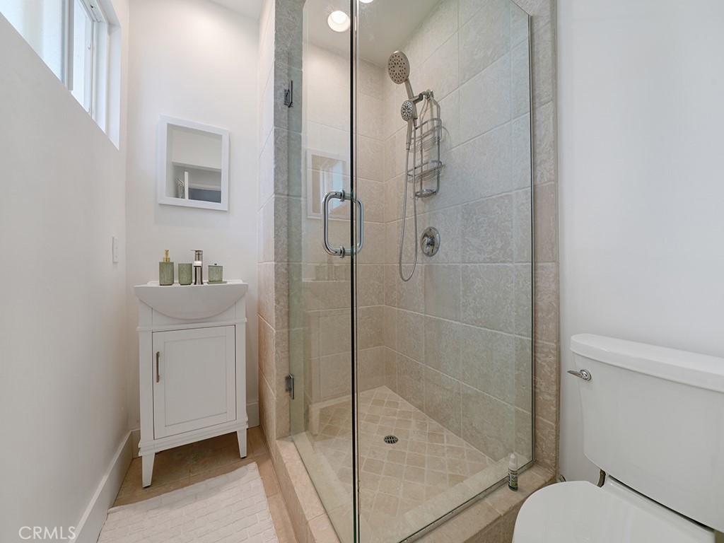 On suite bath. - 1594 Via Capri 1, Laguna Beach CA 92651 - photo 12