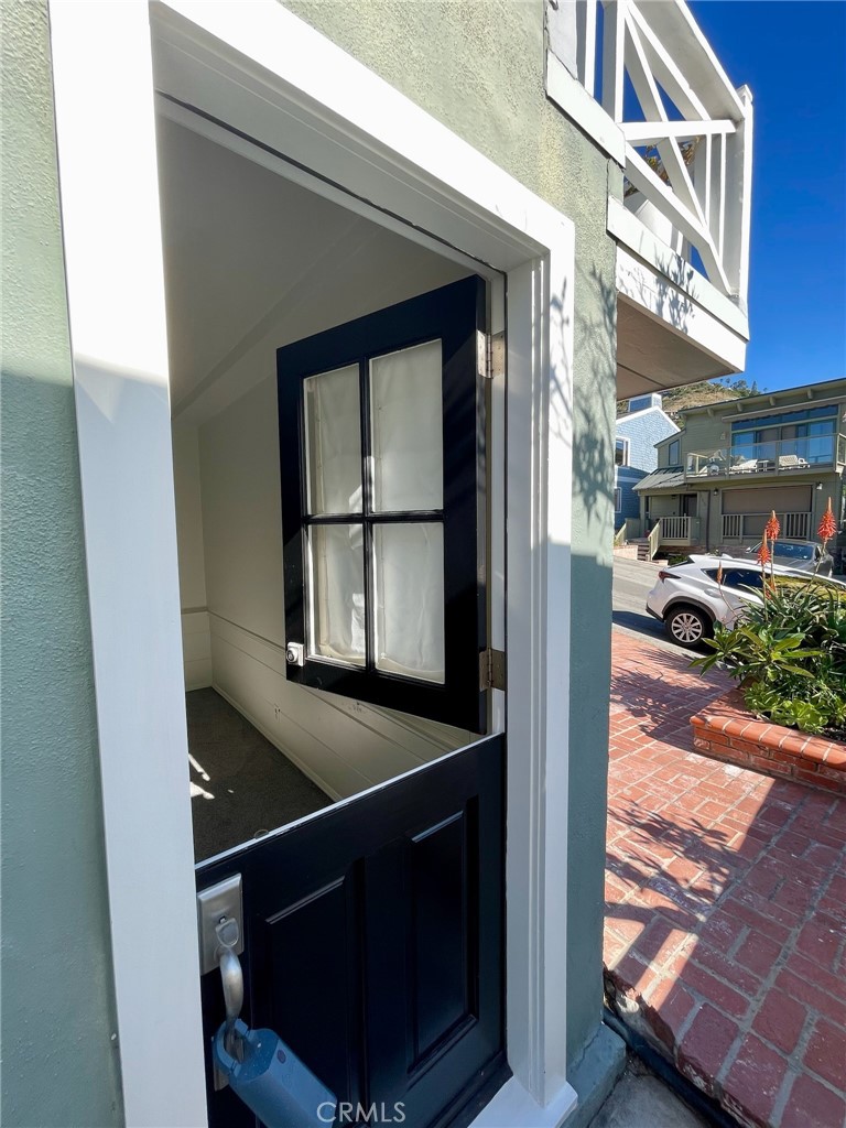 160 McAulay Place lower, Laguna Beach CA 92651 - photo 1