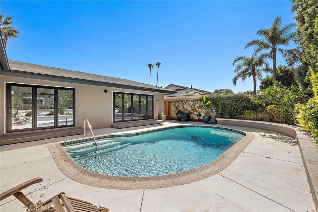 160 Mcknight Drive, Laguna Beach CA 92651 - photo 19