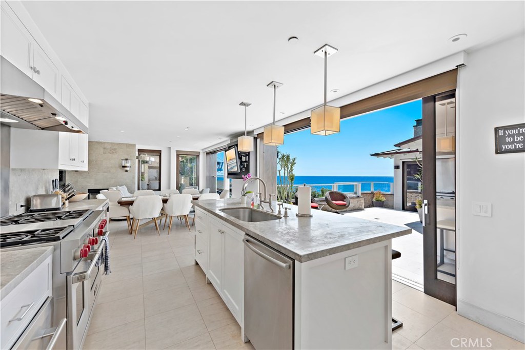 D UNIT - 160 Saint Anns Drive D, Laguna Beach CA 92651 - photo 3