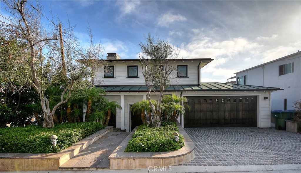 D UNIT FRONT ENTRY, LIVES LIKE SFR WITH 2 CAR GARAGE. - 160 Saint Anns Drive D, Laguna Beach CA 92651 - photo 11