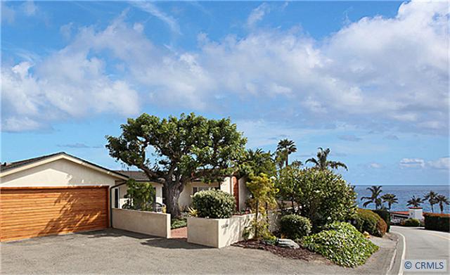 Spacious driveway will accommodate 5 cars and/or a boat or RV. - 1609 TEMPLE HILLS Drive, Laguna Beach CA 92651 - photo 1