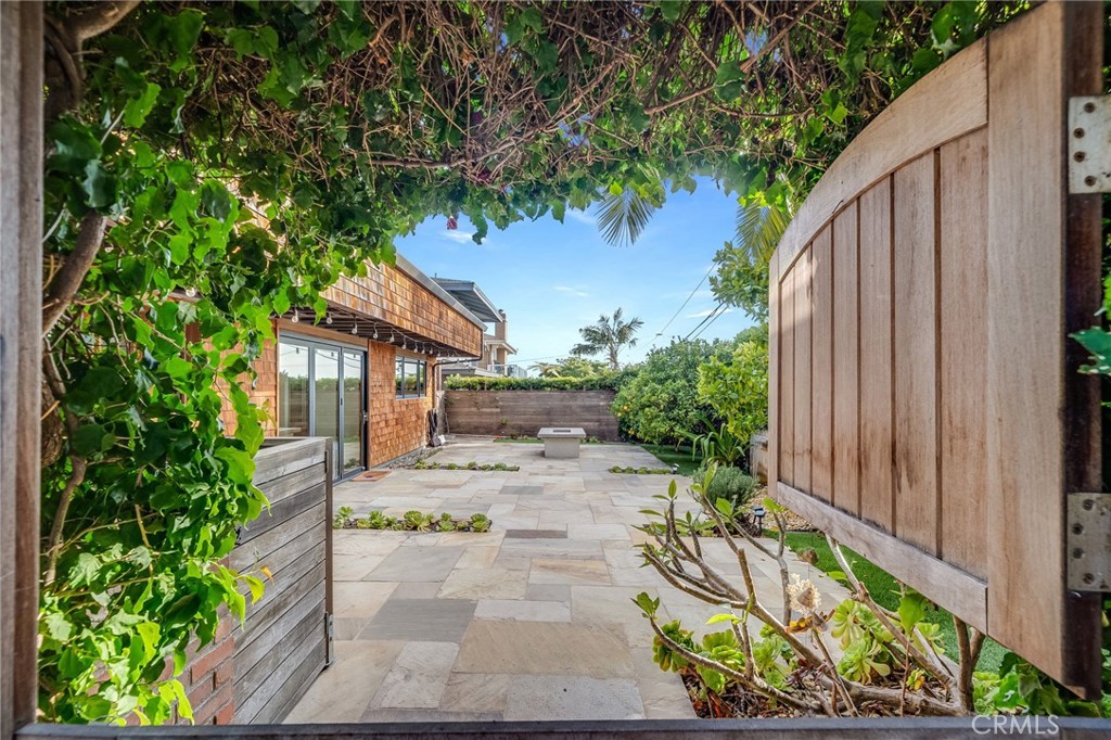 1625 Catalina, Laguna Beach CA 92651 - photo 1