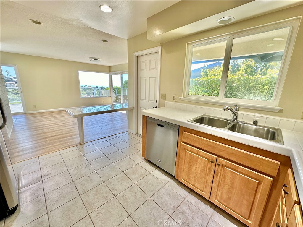1625 Tahiti, Laguna Beach CA 92651 - photo 11
