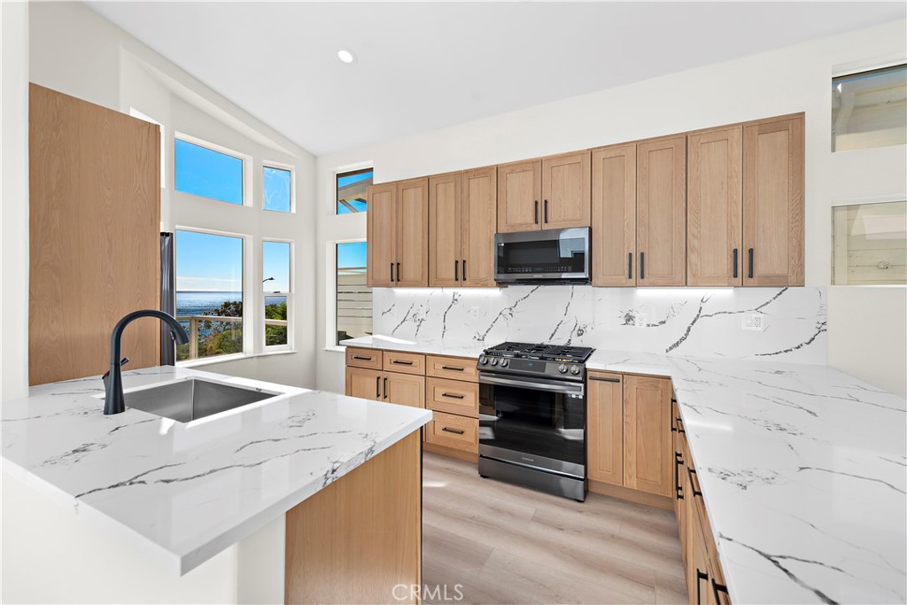 1630 Del Mar Avenue, Laguna Beach CA 92651 - photo 6