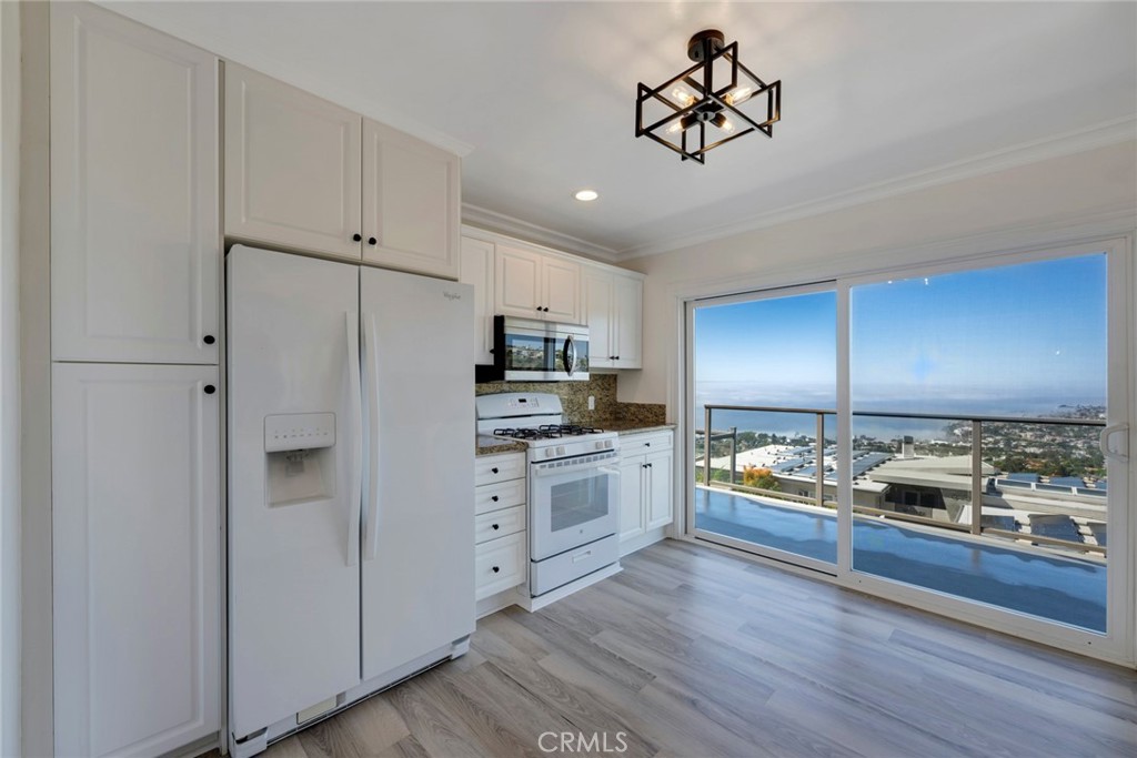1651 Thurston Drive, Laguna Beach CA 92651 - photo 15