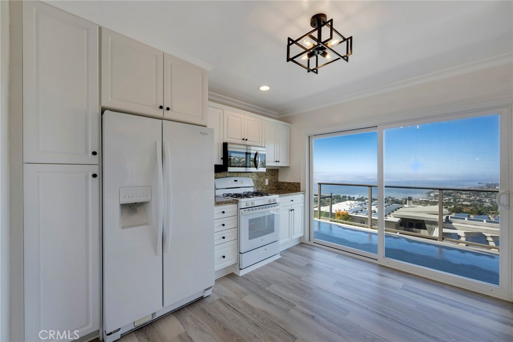 1651 Thurston Drive, Laguna Beach CA 92651 - photo 15