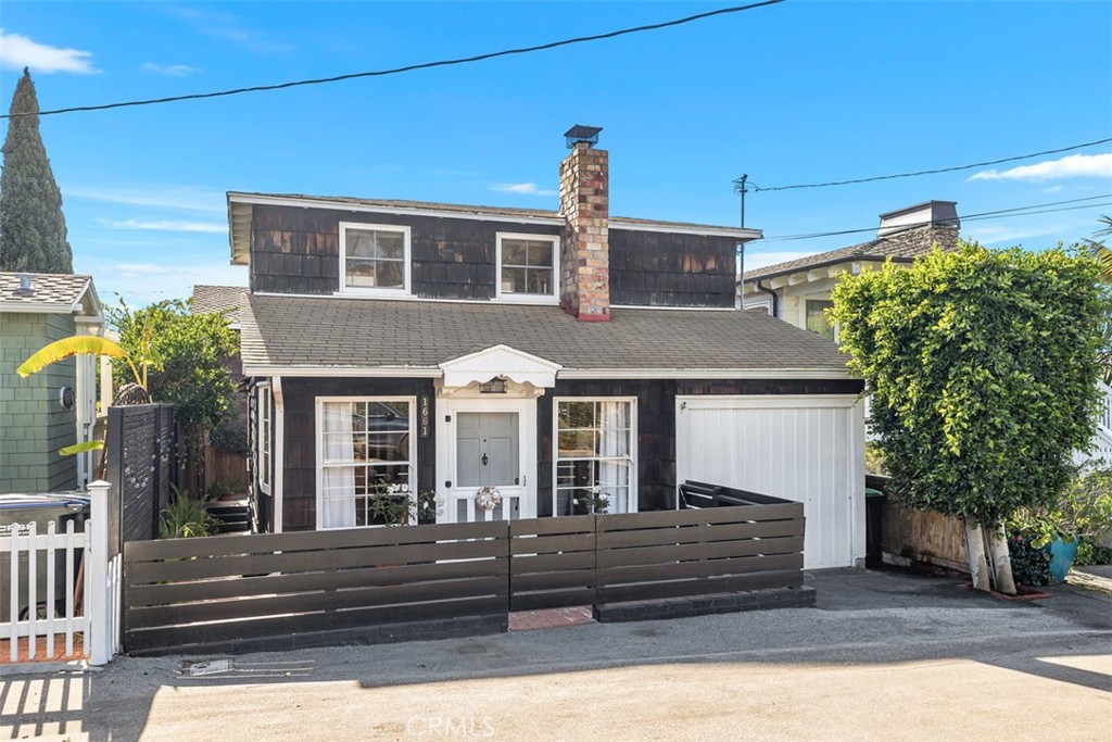 Fenced front patio & attached 1 car garage - 1661 Catalina St, Laguna Beach CA 92651 - photo 1