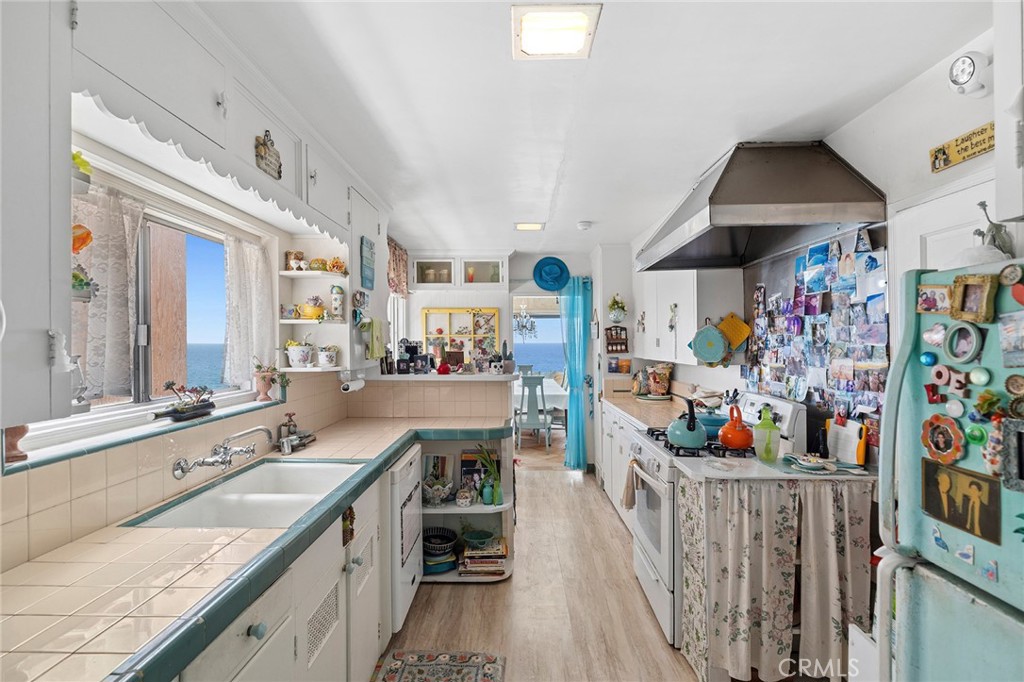 1665 Viking Road, Laguna Beach CA 92651 - photo 12