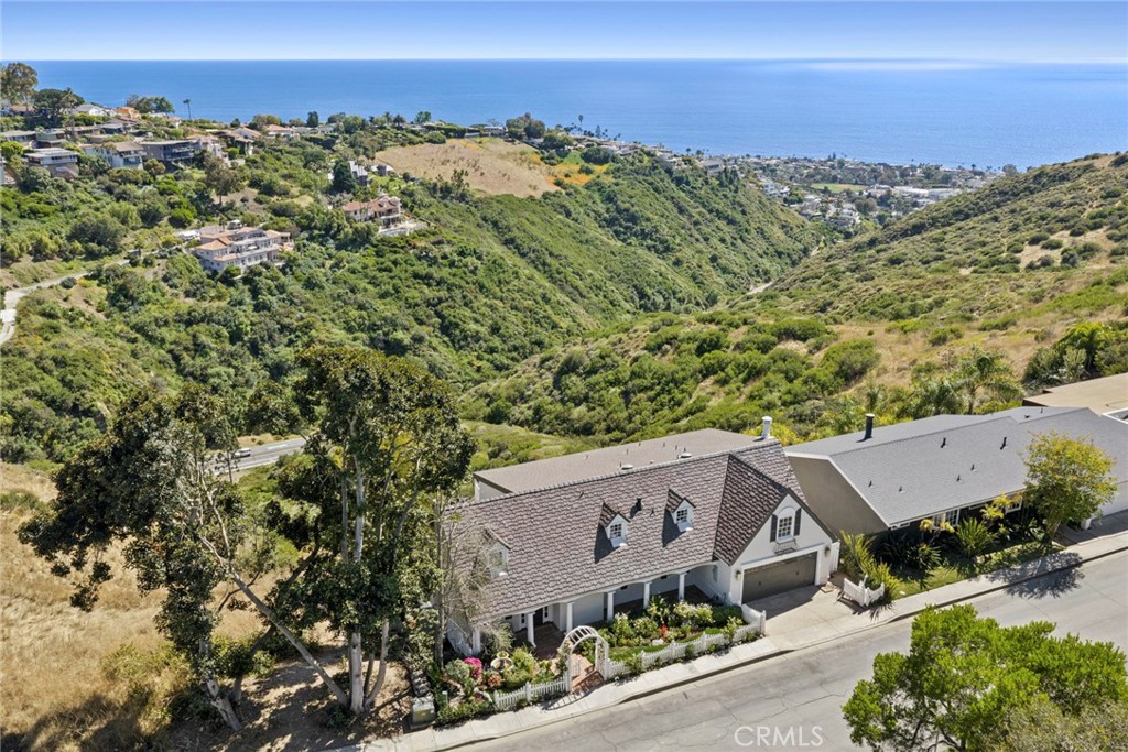 Newly and fully upgraded, this exceptional residence at 1675 Tahiti Avenue captures the essence of coastal living in Lag - 1675 Tahiti Avenue, Laguna Beach CA 92651 - photo 2