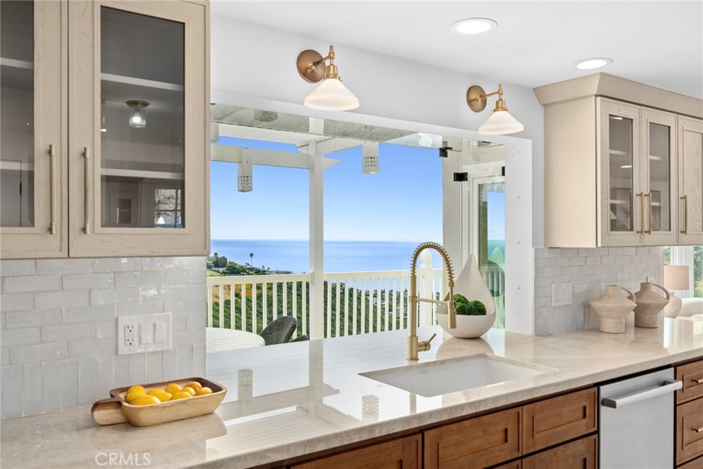 1675 Tahiti Avenue, Laguna Beach CA 92651 - photo 14