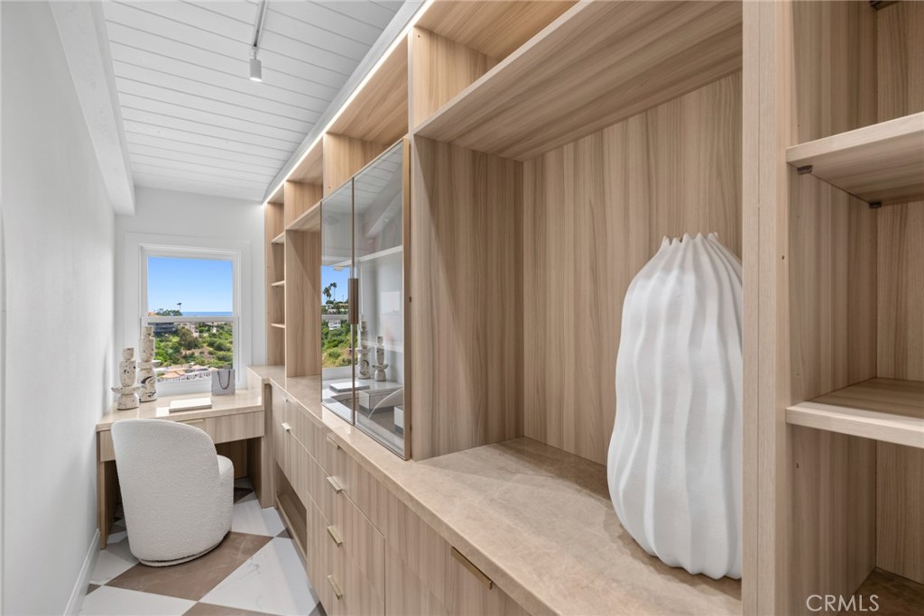 1675 Tahiti Avenue, Laguna Beach CA 92651 - photo 27