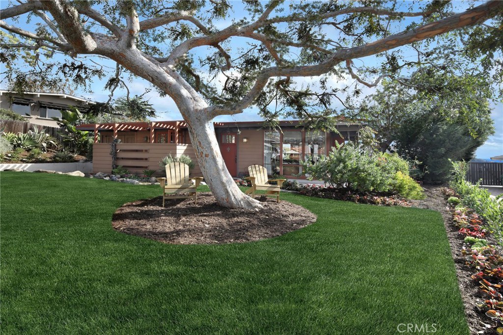1687 Temple Hills Drive, Laguna Beach CA 92651 - photo 1