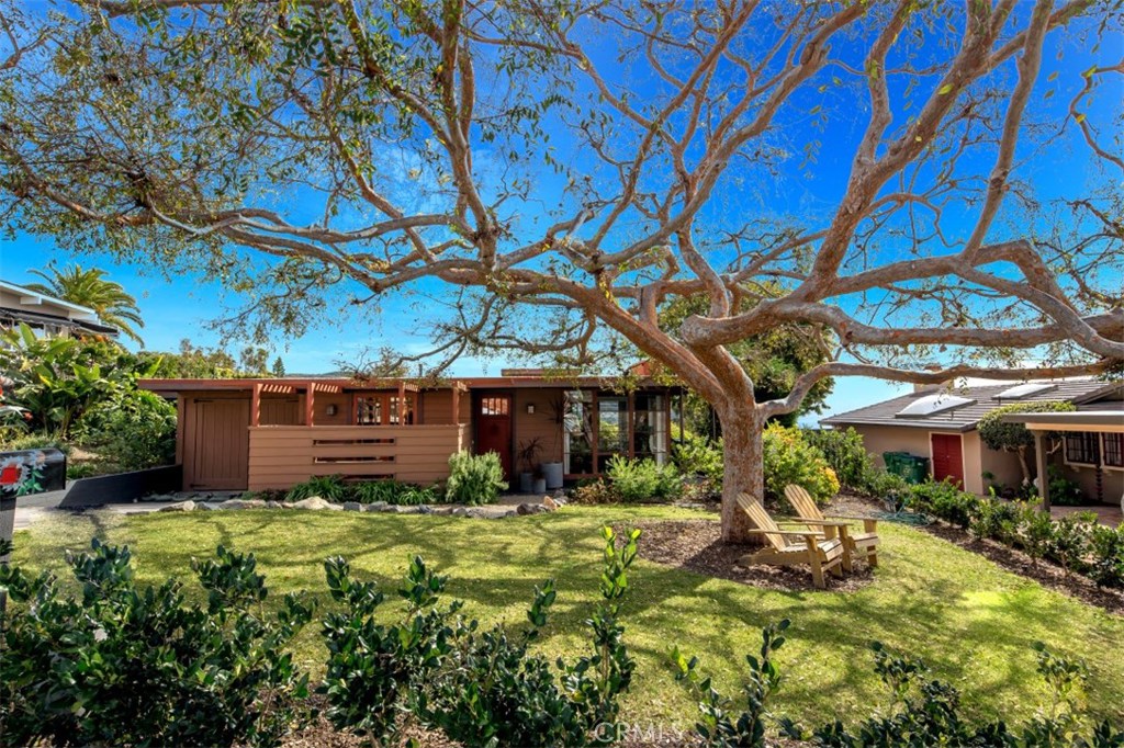 1687 Temple Hills Drive, Laguna Beach CA 92651 - photo 1