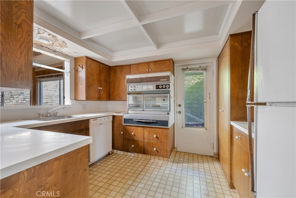 17 N Vista De La Luna, Laguna Beach CA 92651 - photo 8
