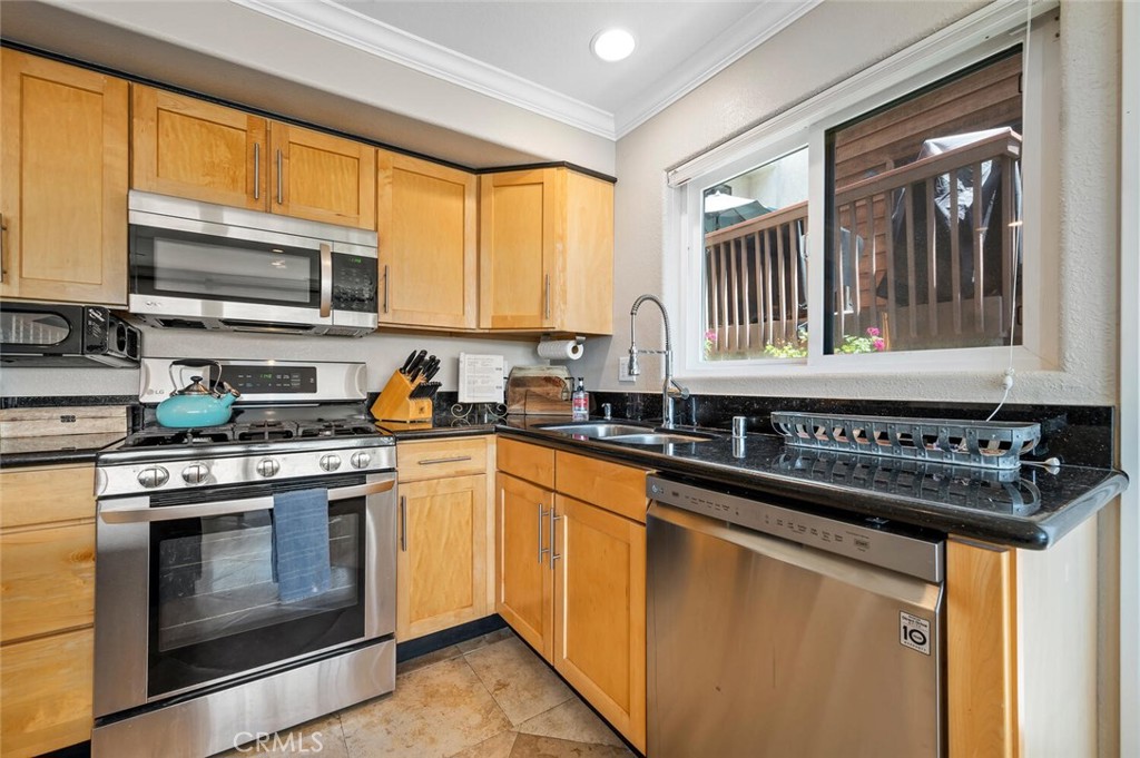 174 Cliff Drive F, Laguna Beach CA 92651 - photo 15
