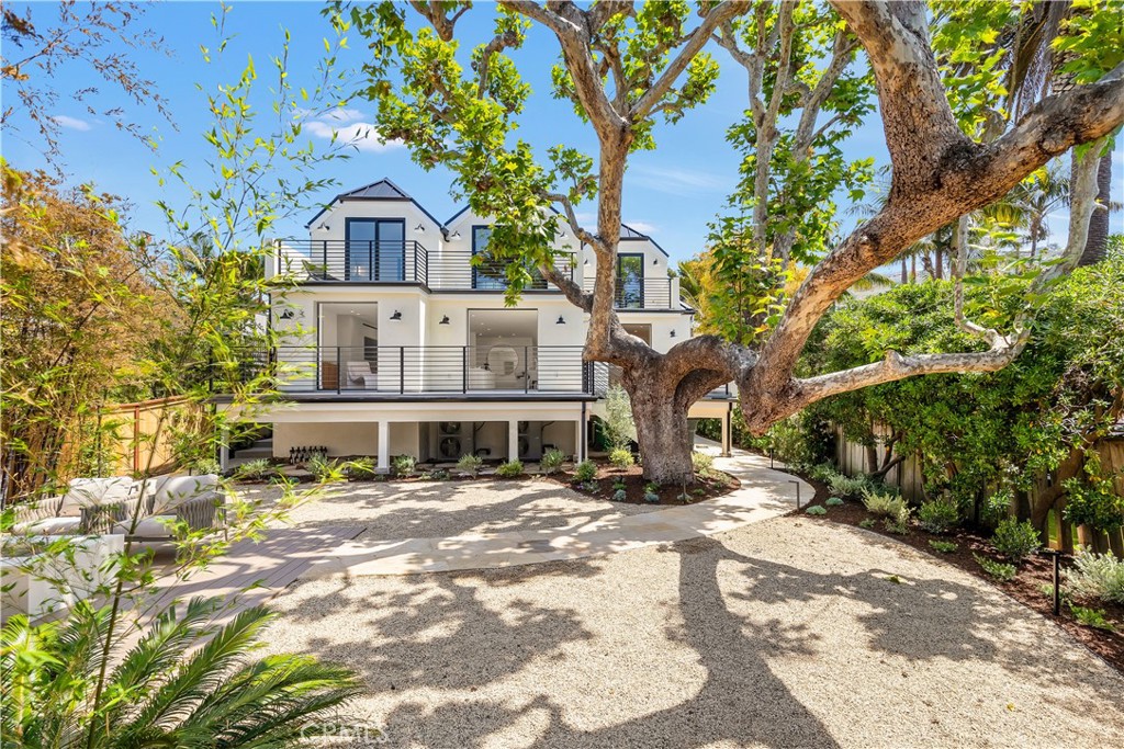NEARLY 4000' OF PERFECTION OVERLOOKING PARKLIKE 7500' YARD - 1759 Glenneyre Street, Laguna Beach CA 92651 - photo 1