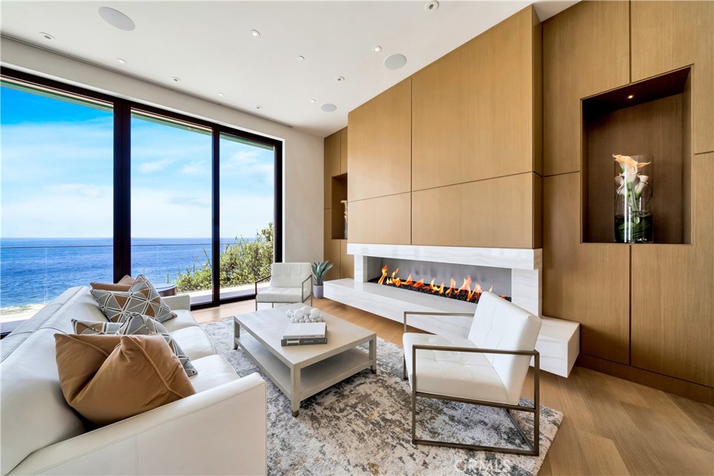 Living room - 18 Lagunita Drive, Laguna Beach CA 92651 - photo 3