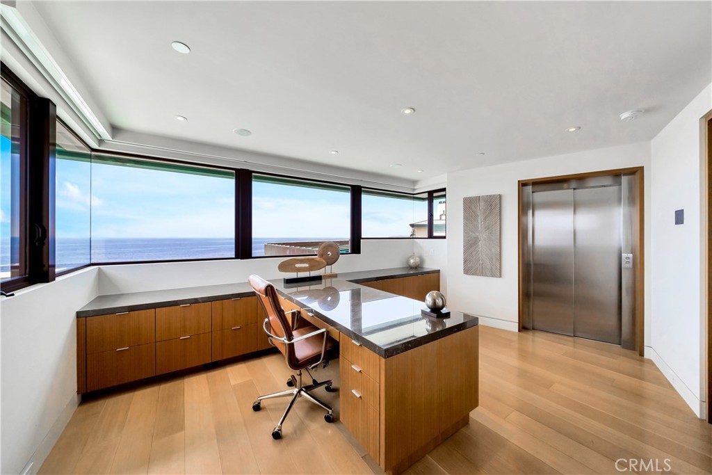 Executive office suite with panorama views and ensuite bathroom - 18 Lagunita Drive, Laguna Beach CA 92651 - photo 18