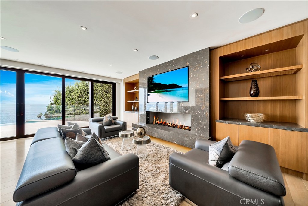 Family room - 18 Lagunita Drive, Laguna Beach CA 92651 - photo 23