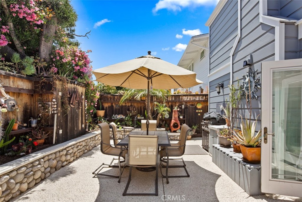 Backyard with BBQ - 181 SUNSET Terrace, Laguna Beach CA 92651 - photo 15