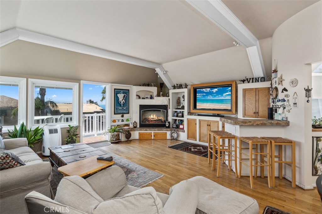 Living Room, Bar, Tv, Balcony with BBQ - 181 SUNSET Terrace, Laguna Beach CA 92651 - photo 37