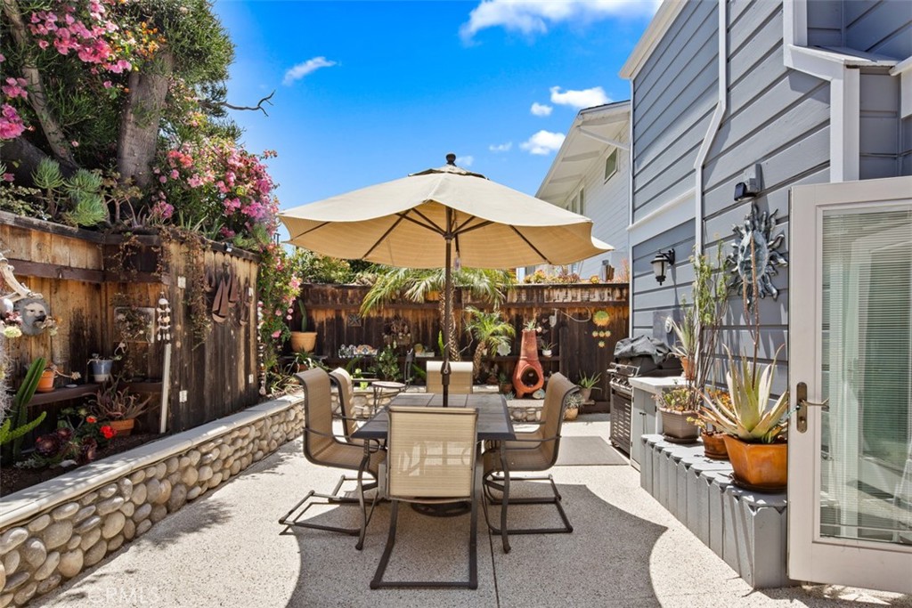 Backyard with BBQ - 181 SUNSET Terrace, Laguna Beach CA 92651 - photo 15