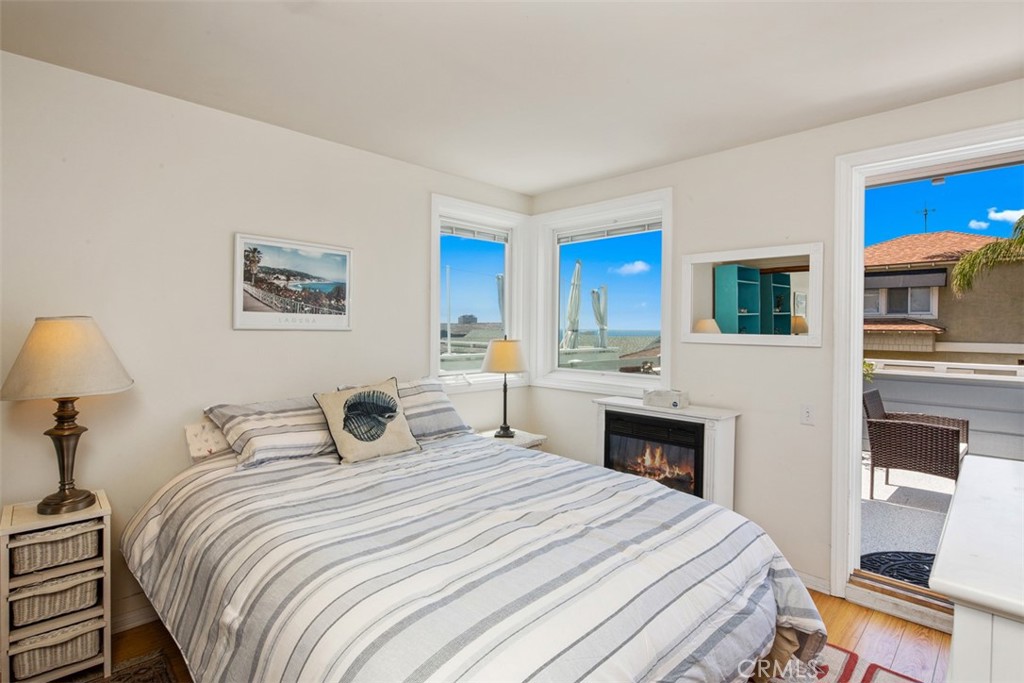 1st level with Private baclony with Ocean Views and Queen Bed - 181 SUNSET Terrace, Laguna Beach CA 92651 - photo 29
