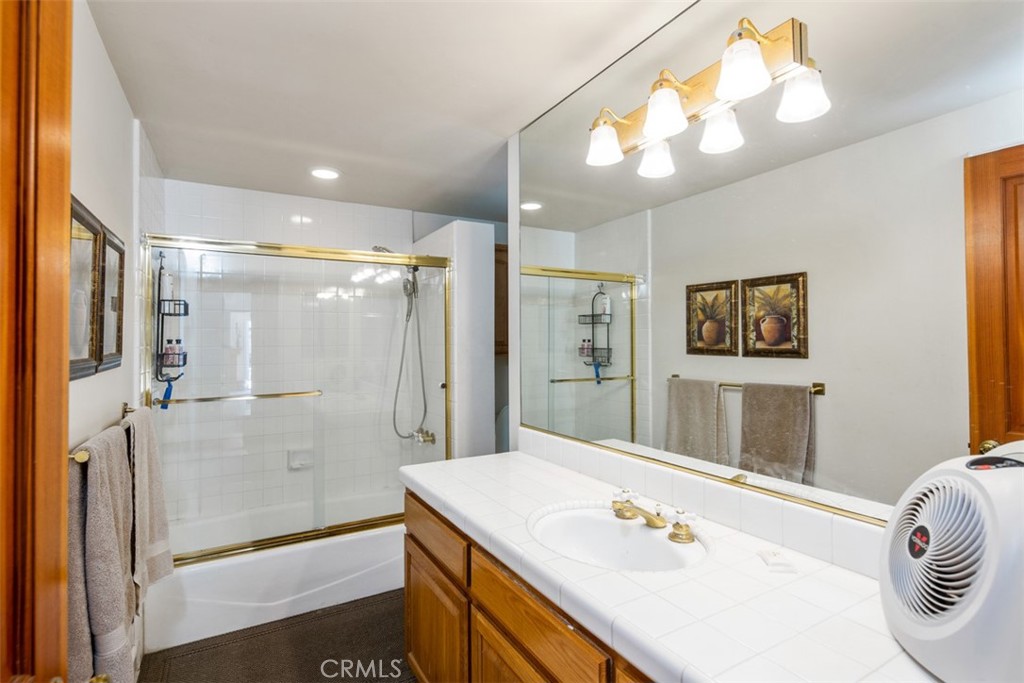 First Floor Bathroom with Bathtub - 181 SUNSET Terrace, Laguna Beach CA 92651 - photo 32