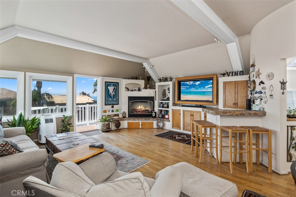 Living Room, Bar, Tv, Balcony with BBQ - 181 SUNSET Terrace, Laguna Beach CA 92651 - photo 37