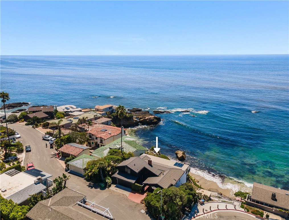 Prime oceanfront oasis with adjacent access to Pearl Street Beach. - 1811 Ocean Way, Laguna Beach CA 92651 - photo 1