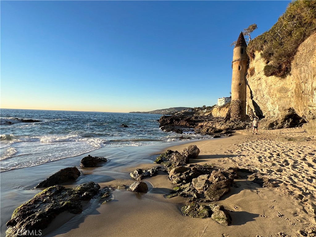 Victoria Beach is just steps away - 183 Dumond Drive C, Laguna Beach CA 92651 - photo 1