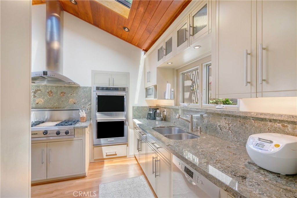 1960 Ocean Way, Laguna Beach CA 92651 - photo 10