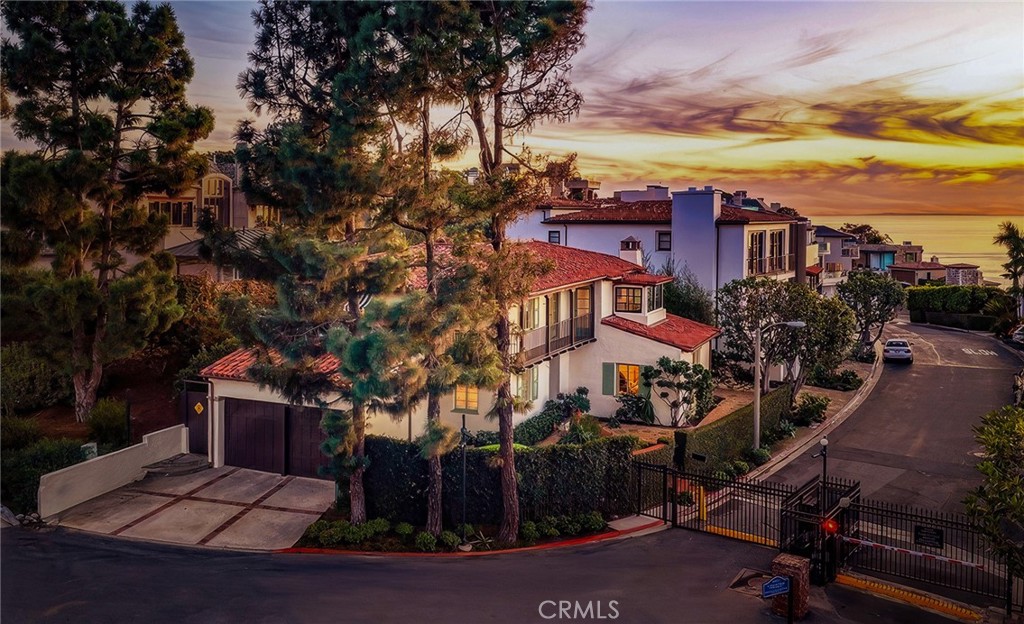 2 Emerald Bay, Laguna Beach CA 92651 - photo 2
